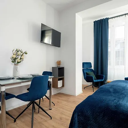 Modern Very Berry In The Centre Of By Renters Poznań