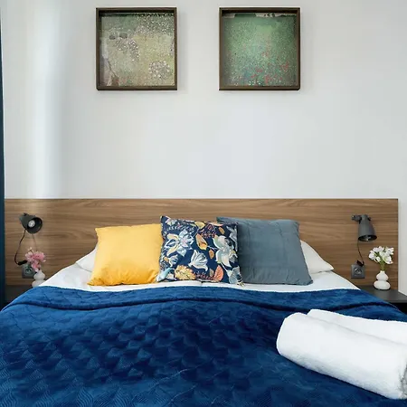 Modern Very Berry In The Centre Of By Renters شقة بوزنان