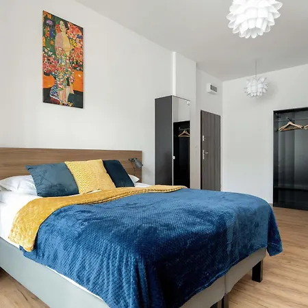 شقة Modern Very Berry In The Centre Of By Renters بوزنان