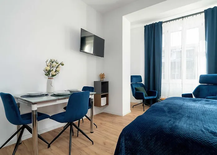 Modern Very Berry In The Centre Of By Renters 波兹南