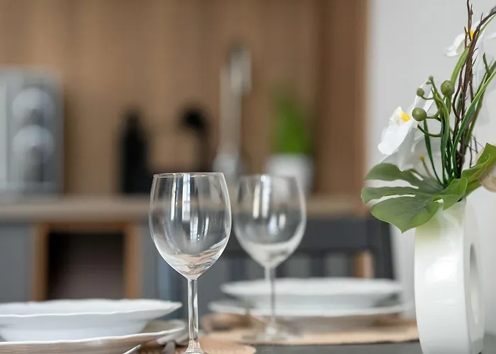 Modern Very Berry In The Centre Of By Renters *