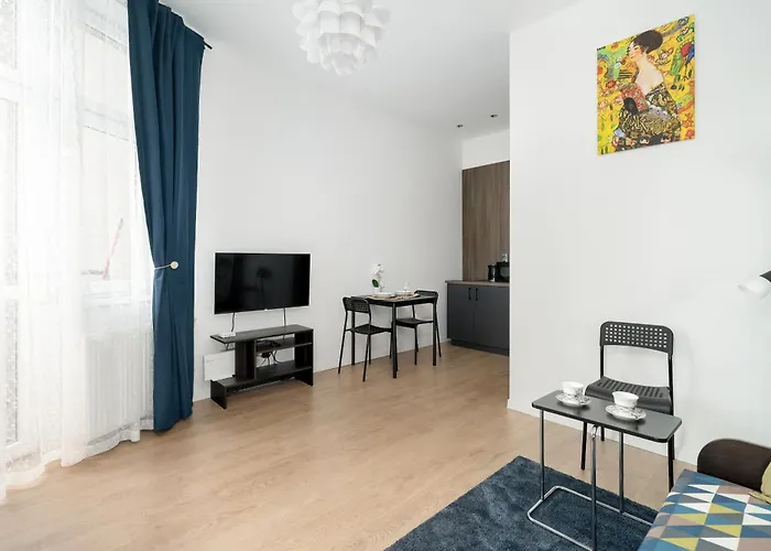 Modern Very Berry In The Centre Of By Renters 公寓