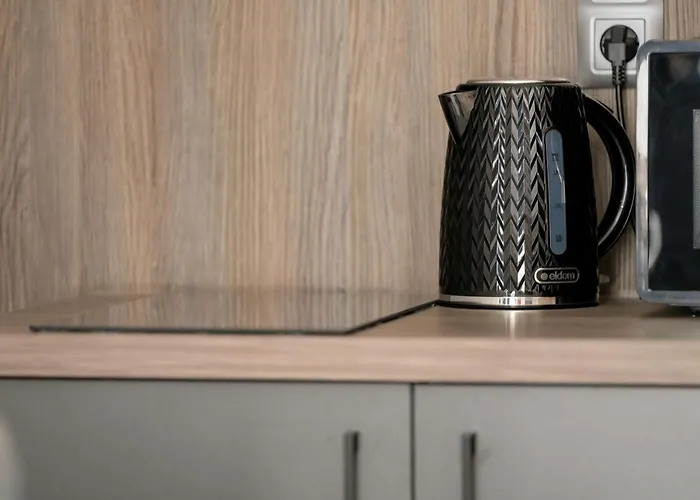 Modern Very Berry In The Centre Of By Renters 公寓