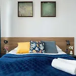 Modern Very Berry In The Centre Of By Renters Διαμέρισμα Πόζναν