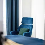 Modern Very Berry In The Centre Of By Renters Πόζναν