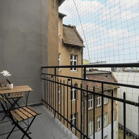 Modern Very Berry In The Centre Of By Renters アパート *