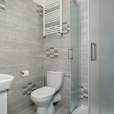 アパート Modern Very Berry In The Centre Of By Renters ポズナン