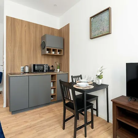 Modern Very Berry In The Centre Of By Renters Appartamento
