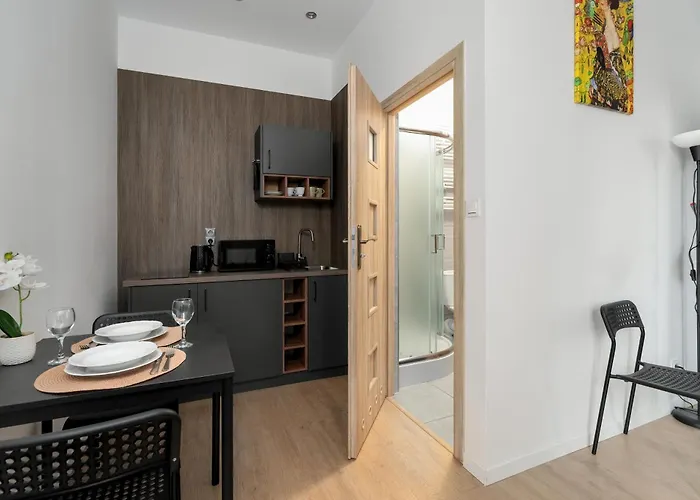 Modern Very Berry In The Centre Of By Renters *